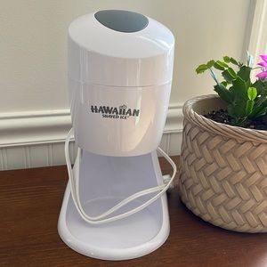 Hawaiian shaved ice maker